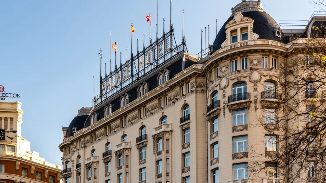 luxury hotels in neptuno square of madrid