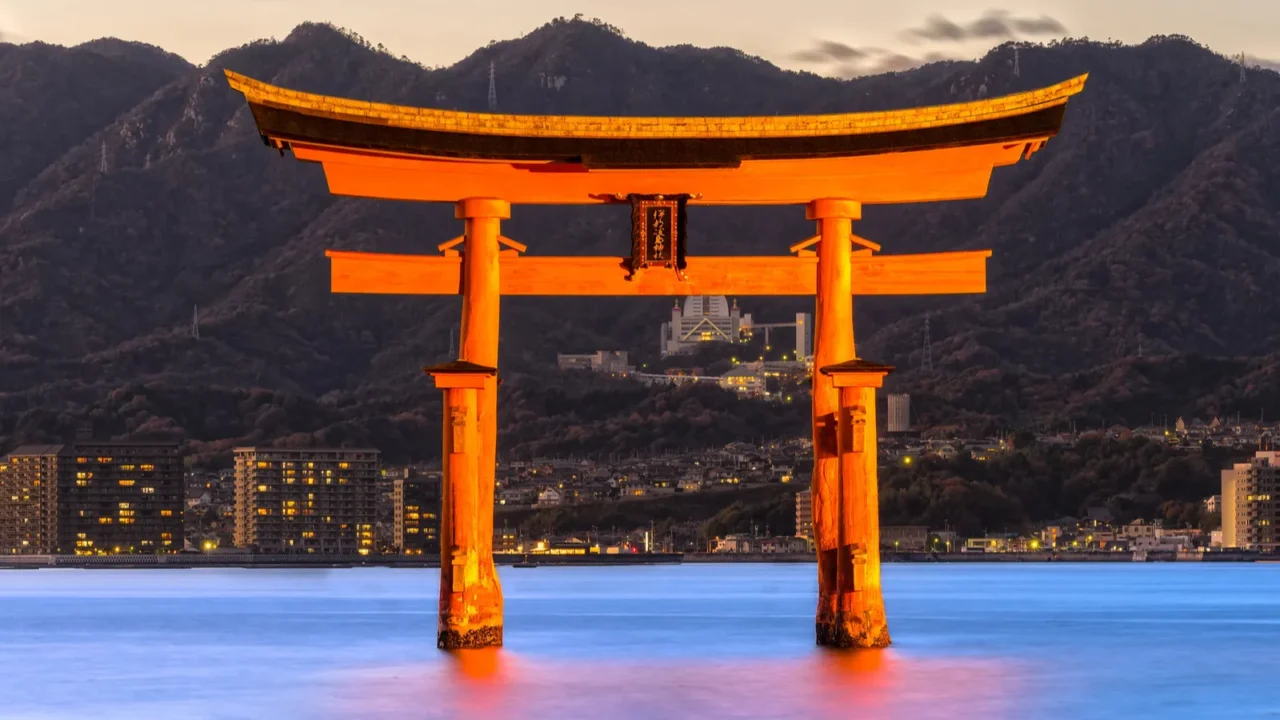 miyajima torii gate japan