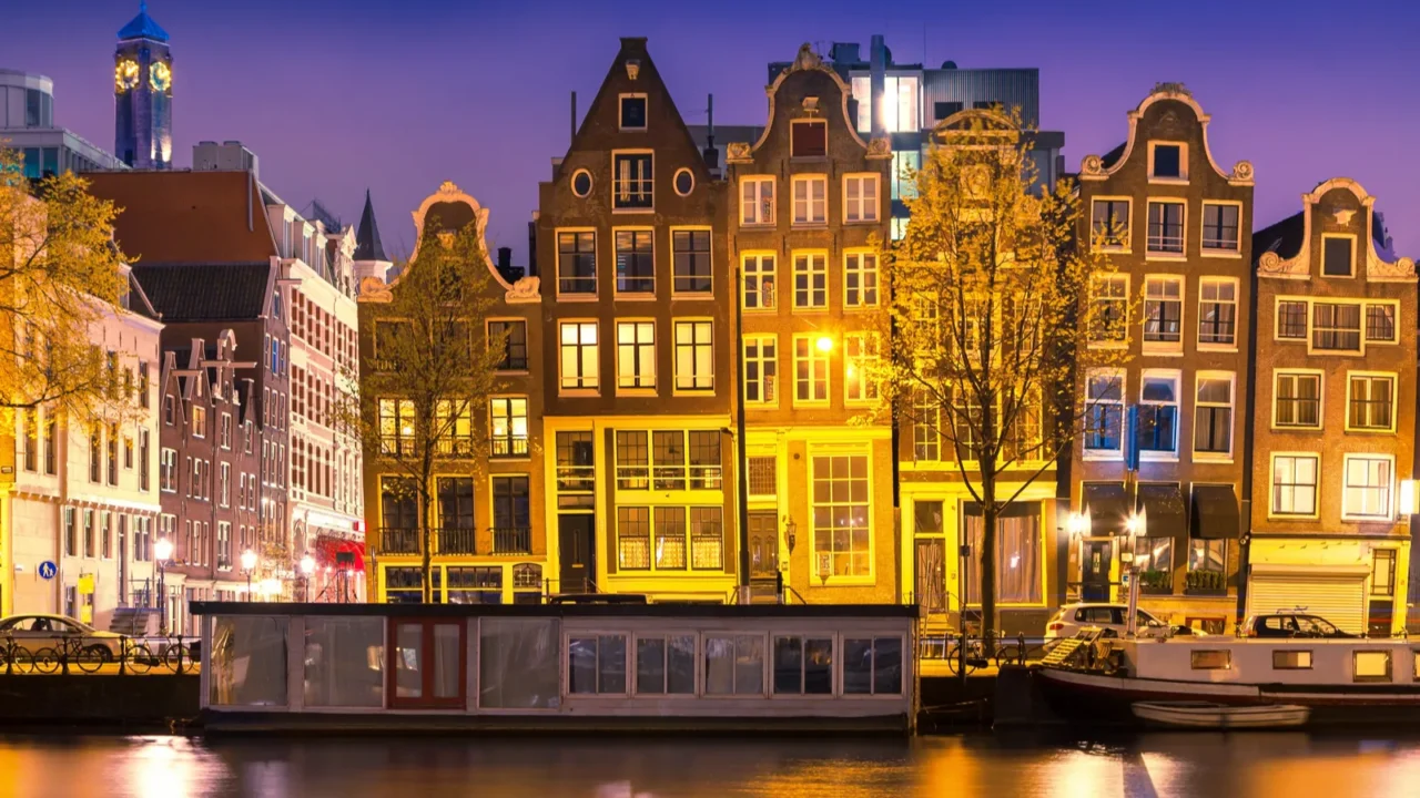 night view of amsterdam city