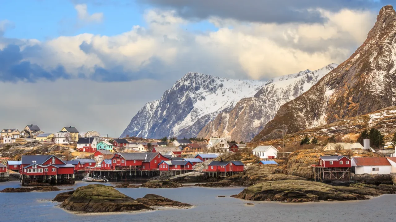 picturesque fishing village on lofoten islands norway with red cabins