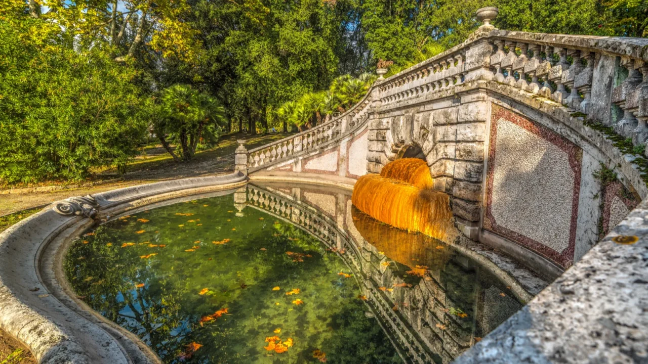 pool in parco delle terme in montecatini