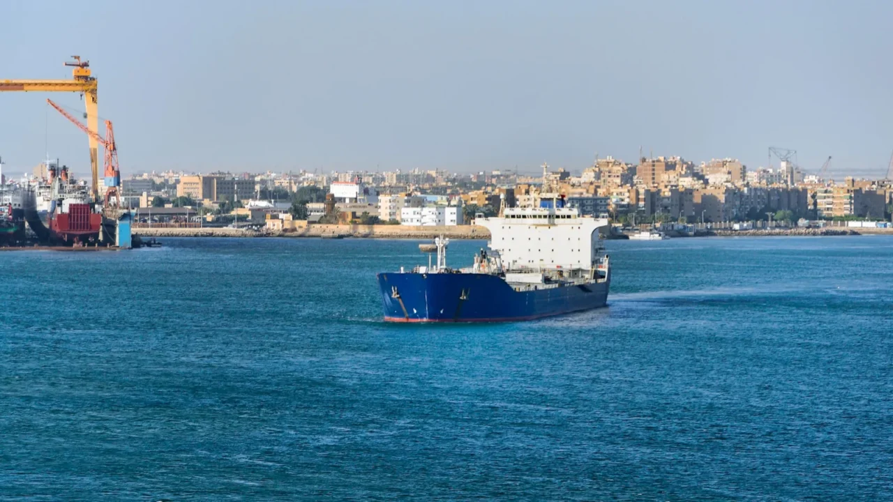 ships in the suez canal