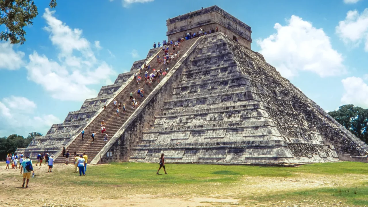 temple of kukulkan pyramid in chichen itza yucatan mexico