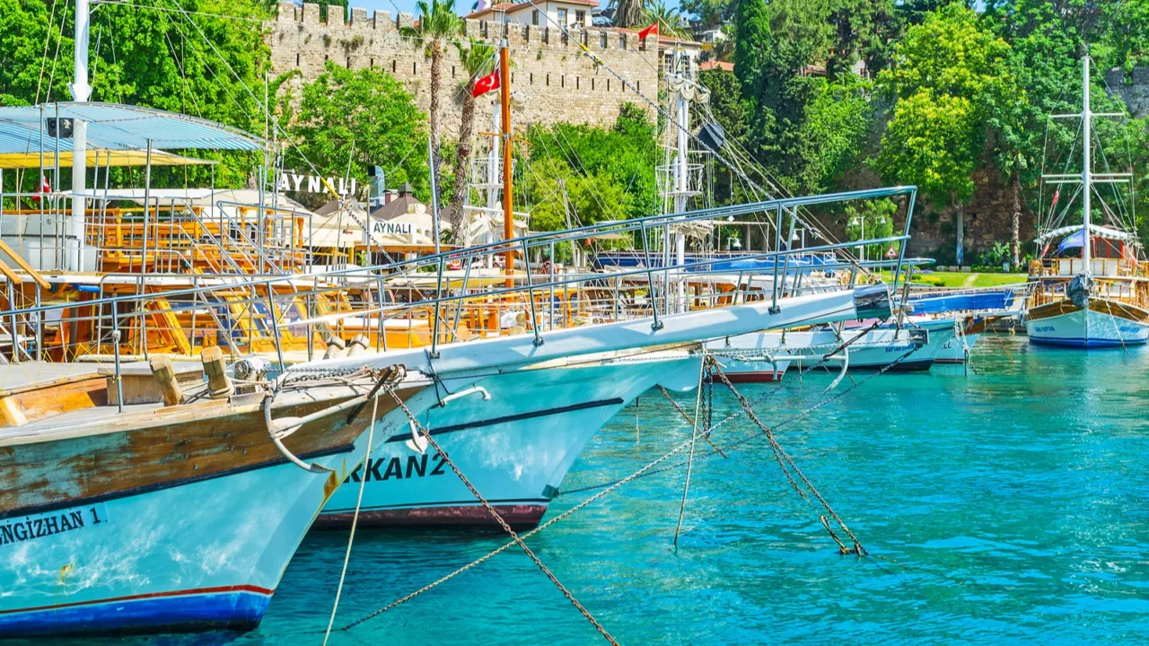 tourist ships in antalya