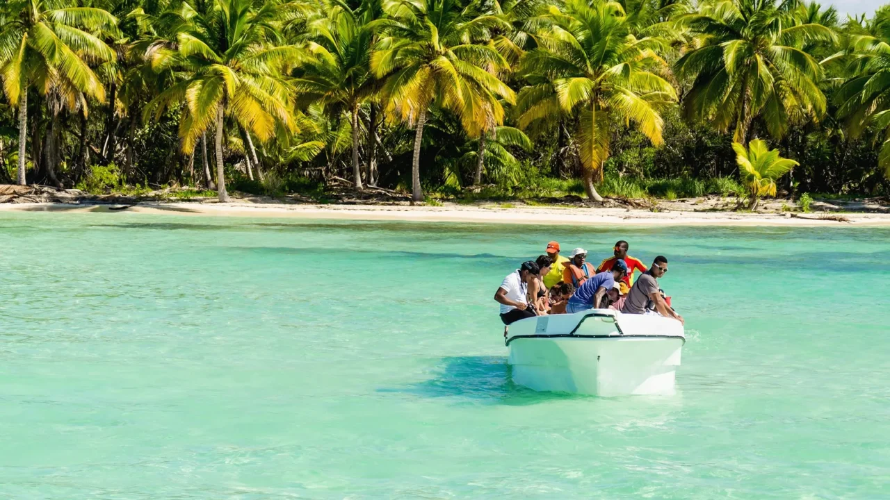 tourists flowing white boat