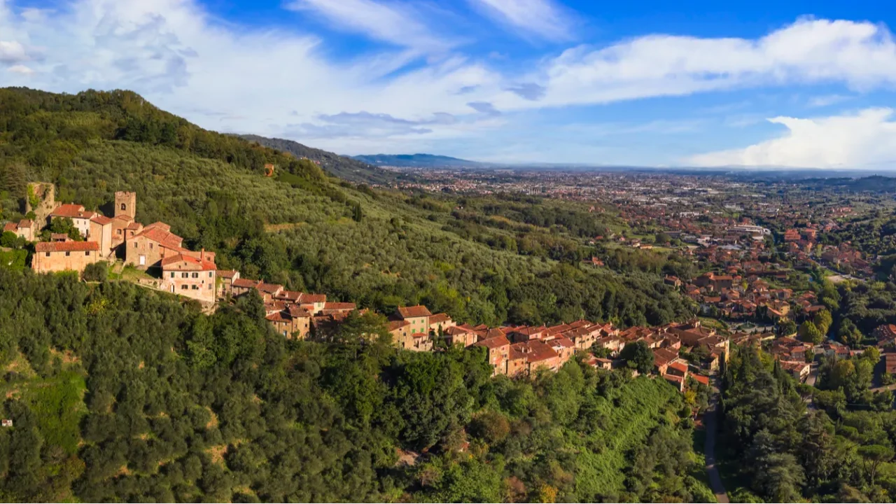 tuscany italy  most beautiful scenic places  charming village