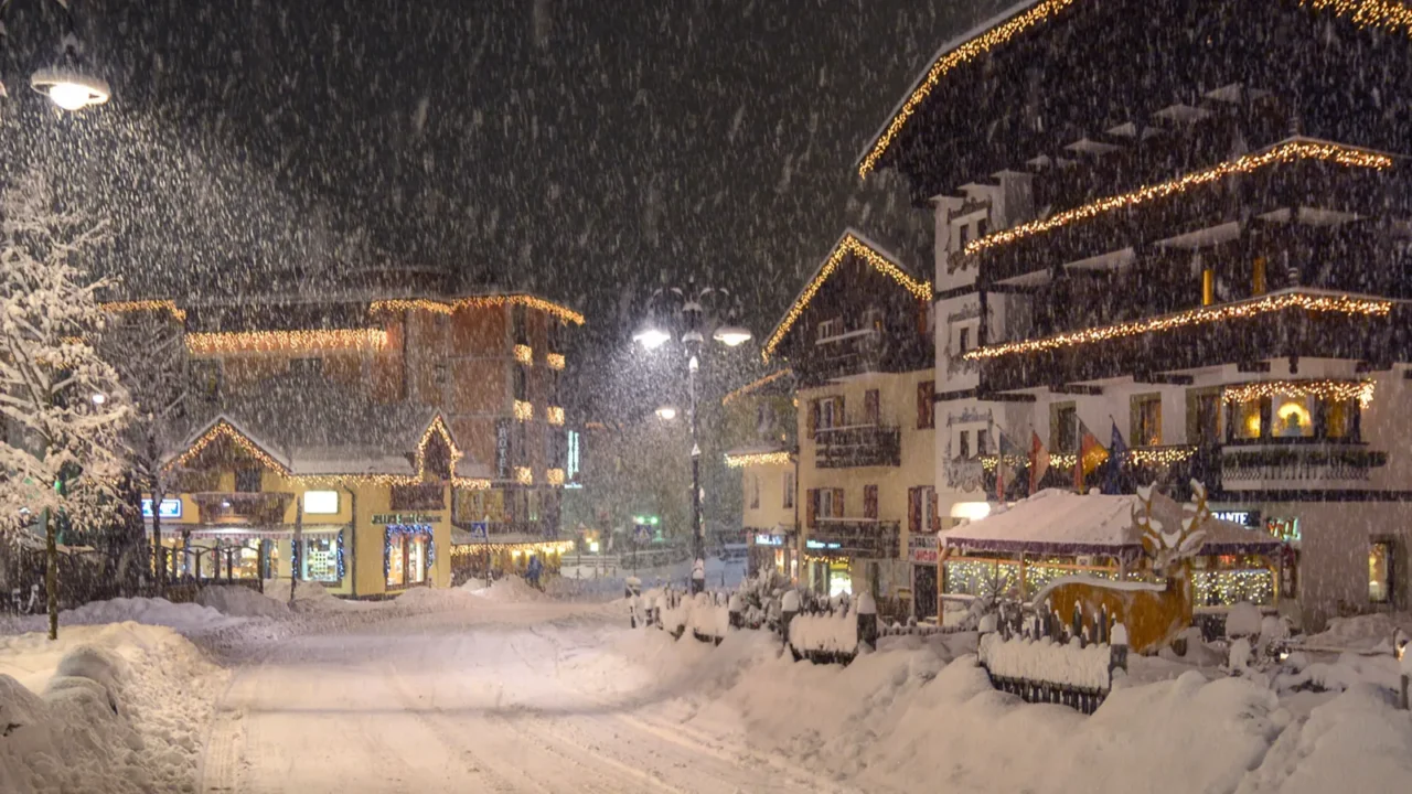 val di fassa snowy night