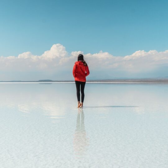 How this lake in Bolivia creates the illusion of walking in the sky