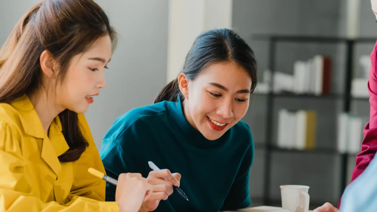 asian businessmen and businesswomen meeting brainstorming ideas about creative web