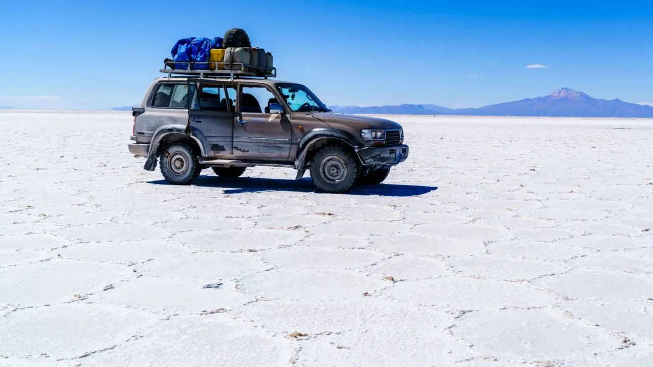 car in the salar de uyuni