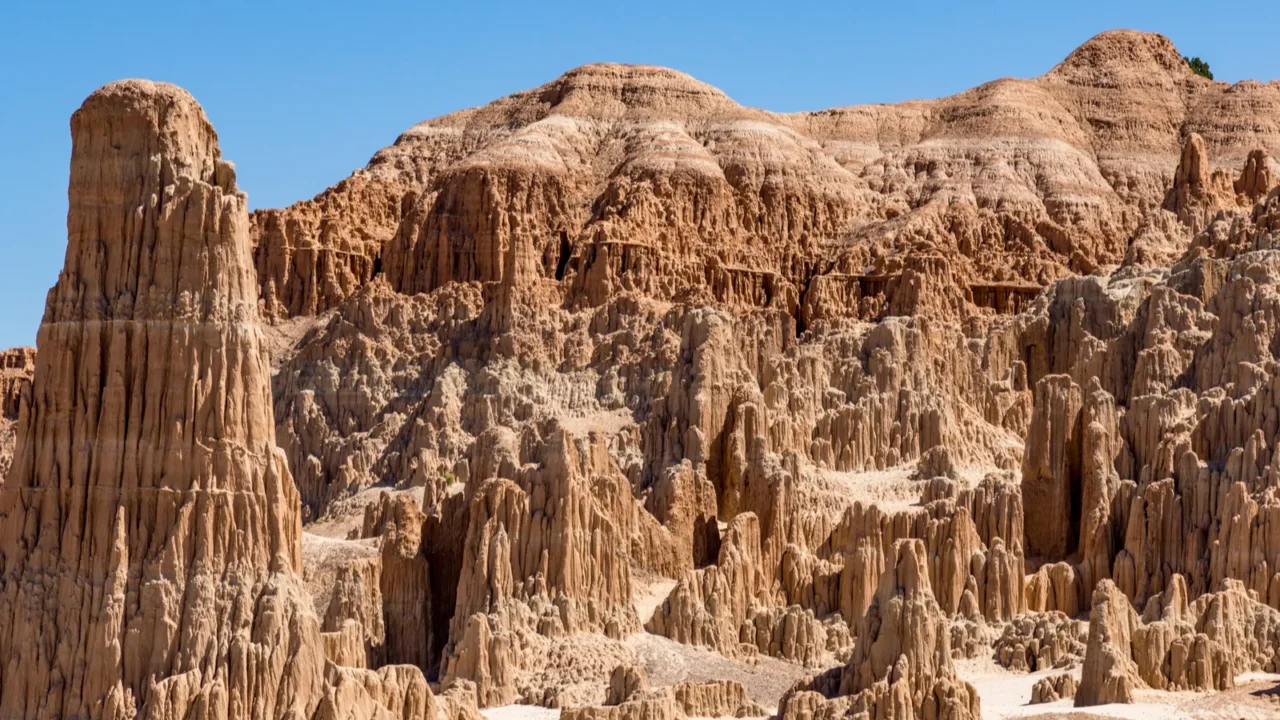 cathedral gorge state park is located in a long narrow