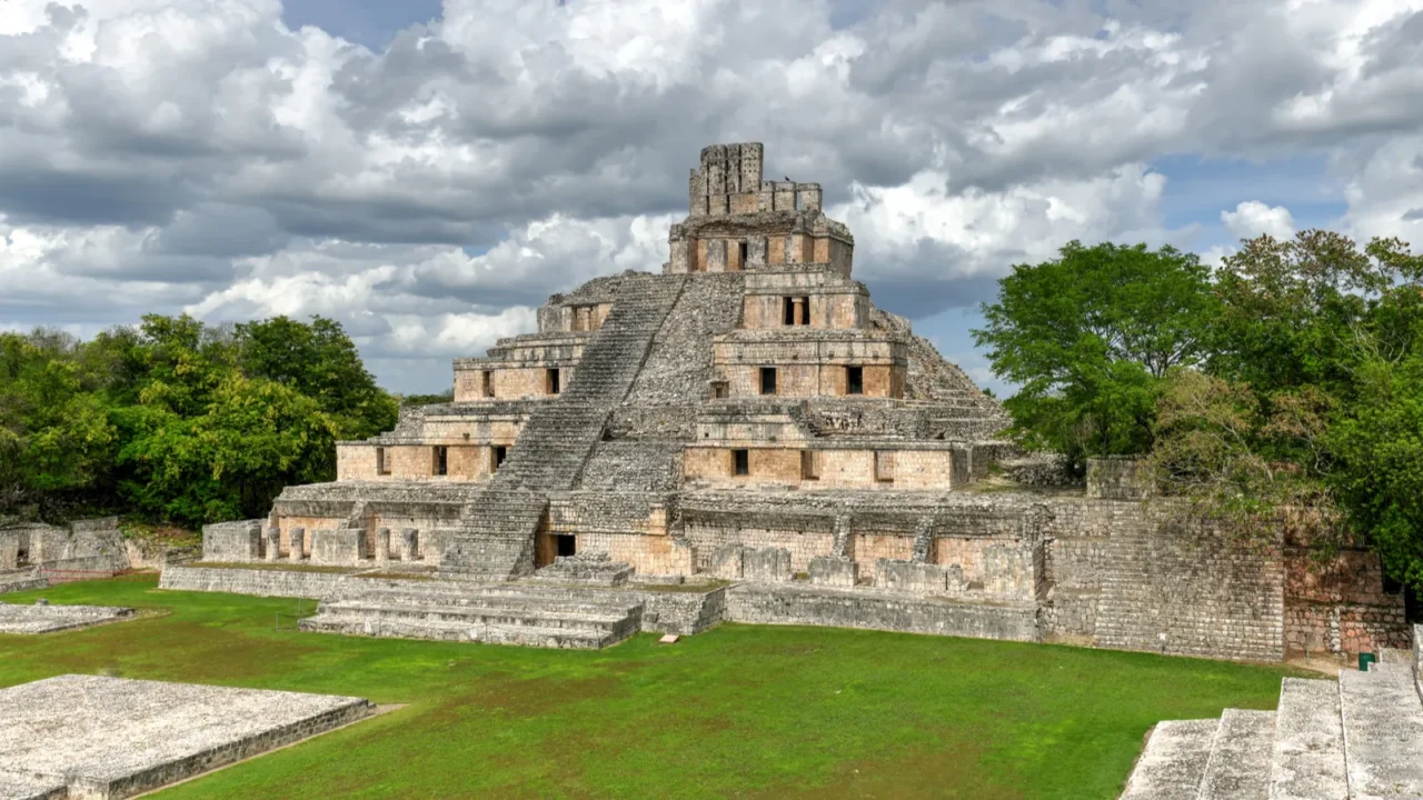 edzna is a maya archaeological site in the north of