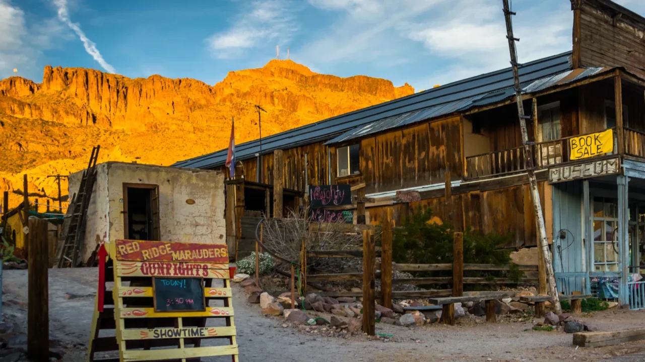 evening light on a building and mountains in oatman arizona