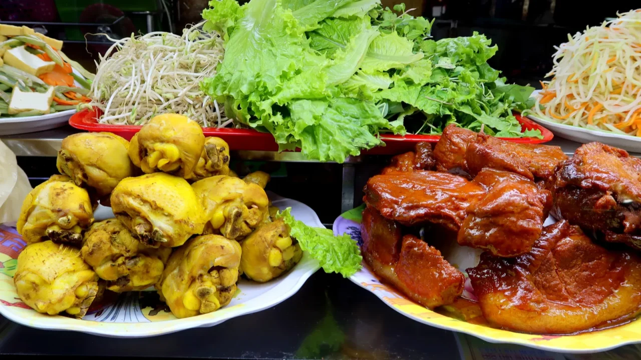 food in cho hoi an local market hoi an
