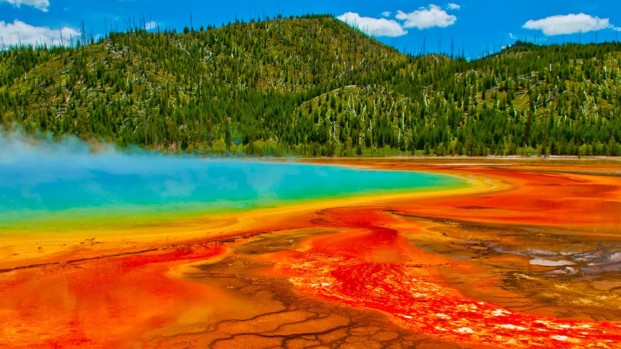 grand prismatic spring yellowstone