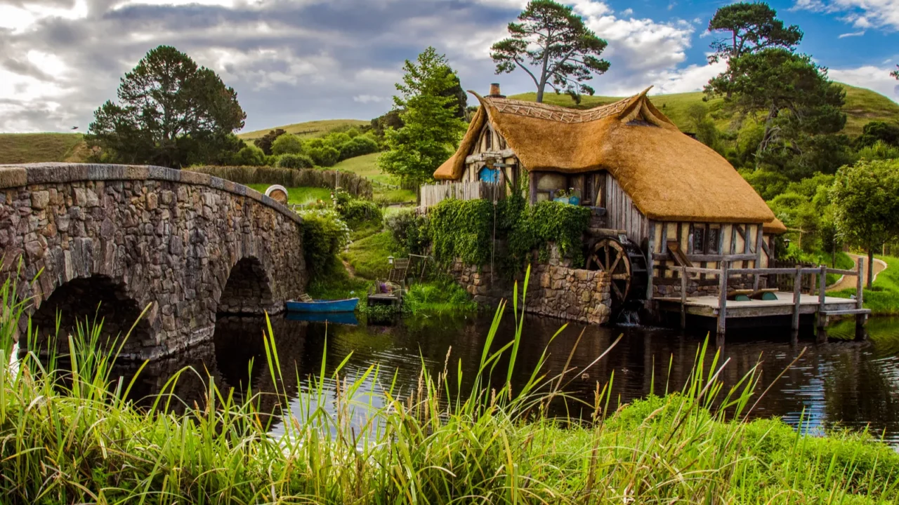 hobbit holes the shire hobbiton