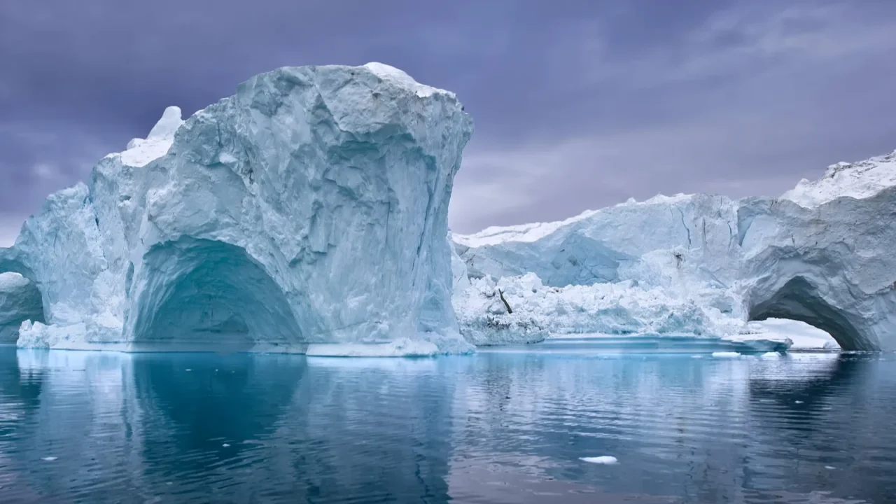 iceberg panorama