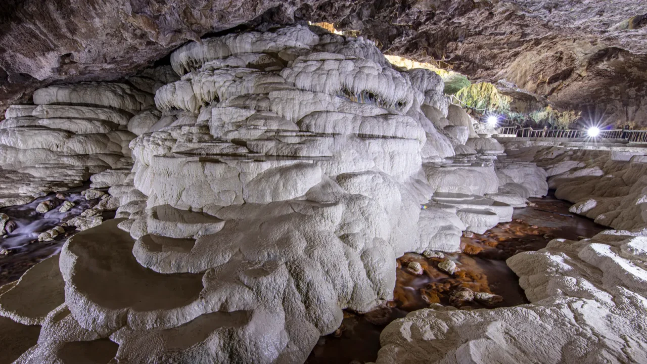 kaklik cave with calcium travertines near pamukkale kaklik cave denizli