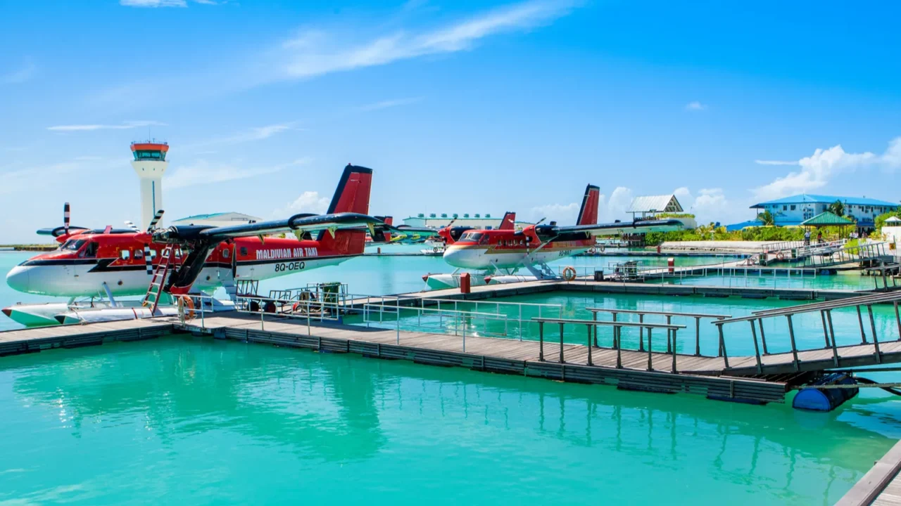 male maldives  september 7 2008 airplanes de havilland