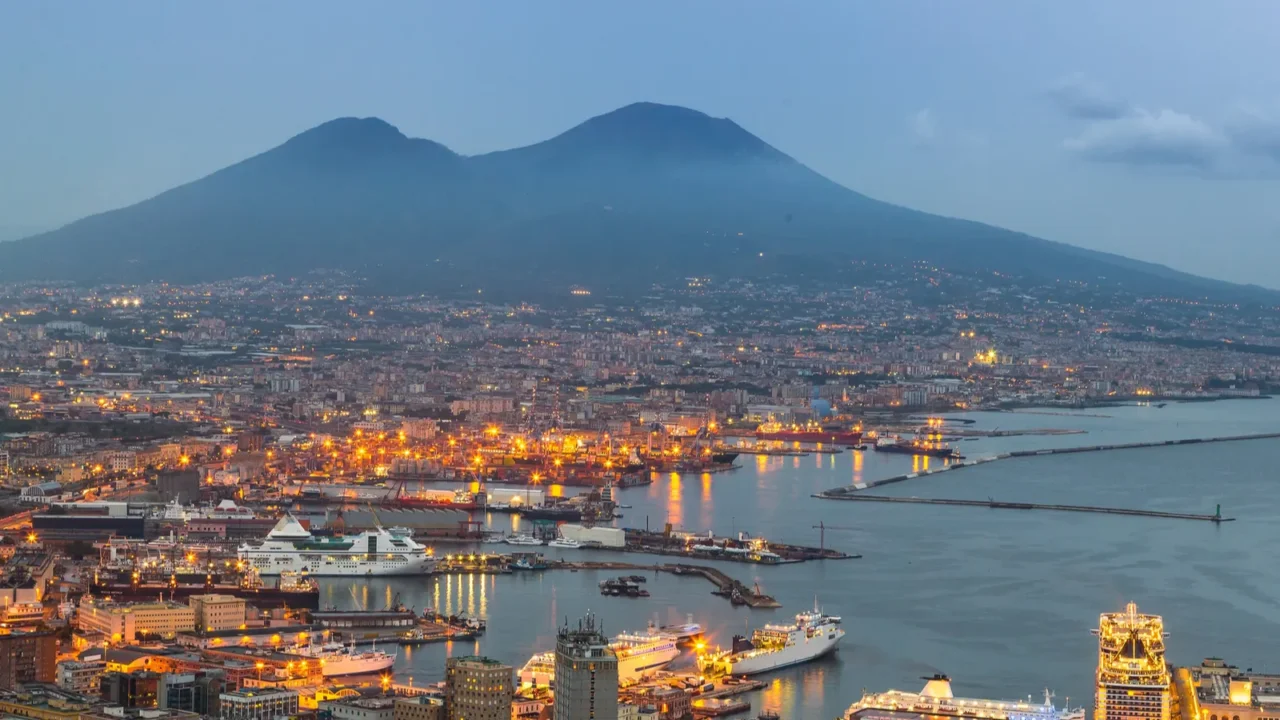 napoli and mount vesuvius in italy