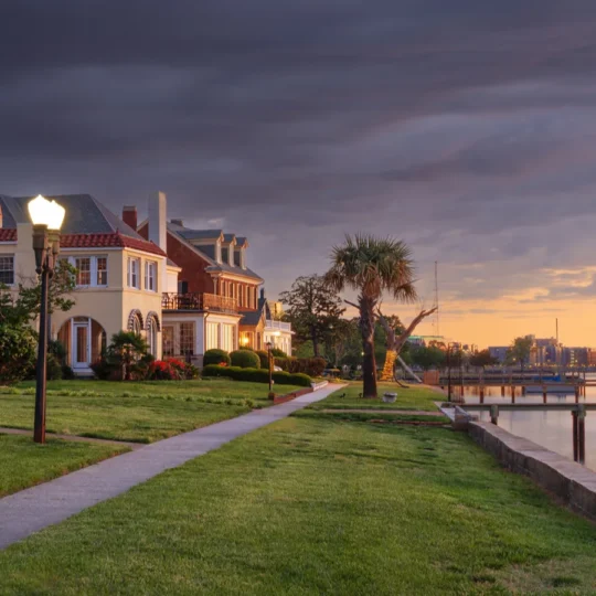 The most cinematic lake towns in America that feel like movie sets