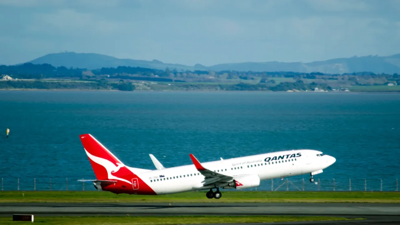qantas plane takeoff