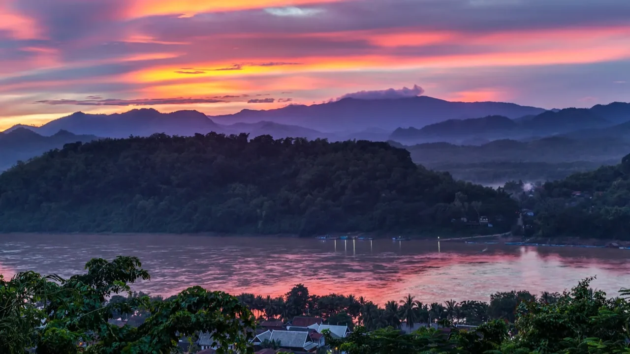 sunset over mekong river mount phousi luang prabang laos