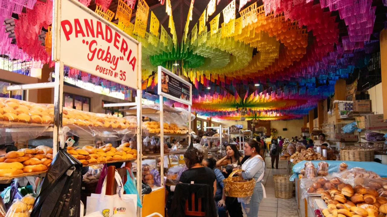 tlacolula mexico 1st january 2025 vendor stalls and market atmosphere