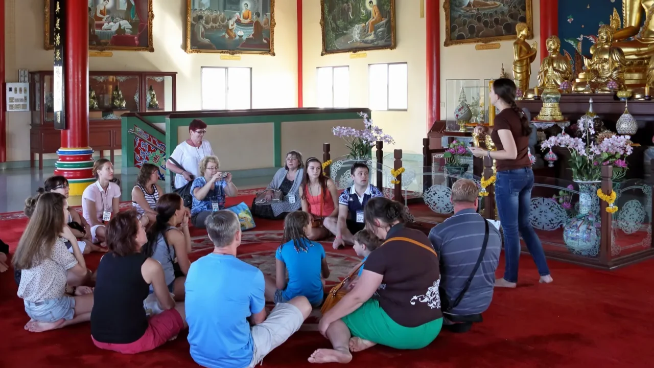 tour group tourist buddhist temple viharnra sien in pattaya thai