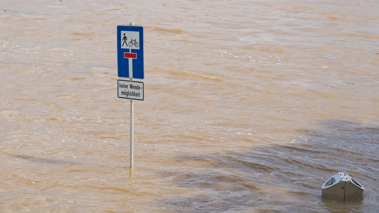 traffic sign on the flooded promenade in cologne