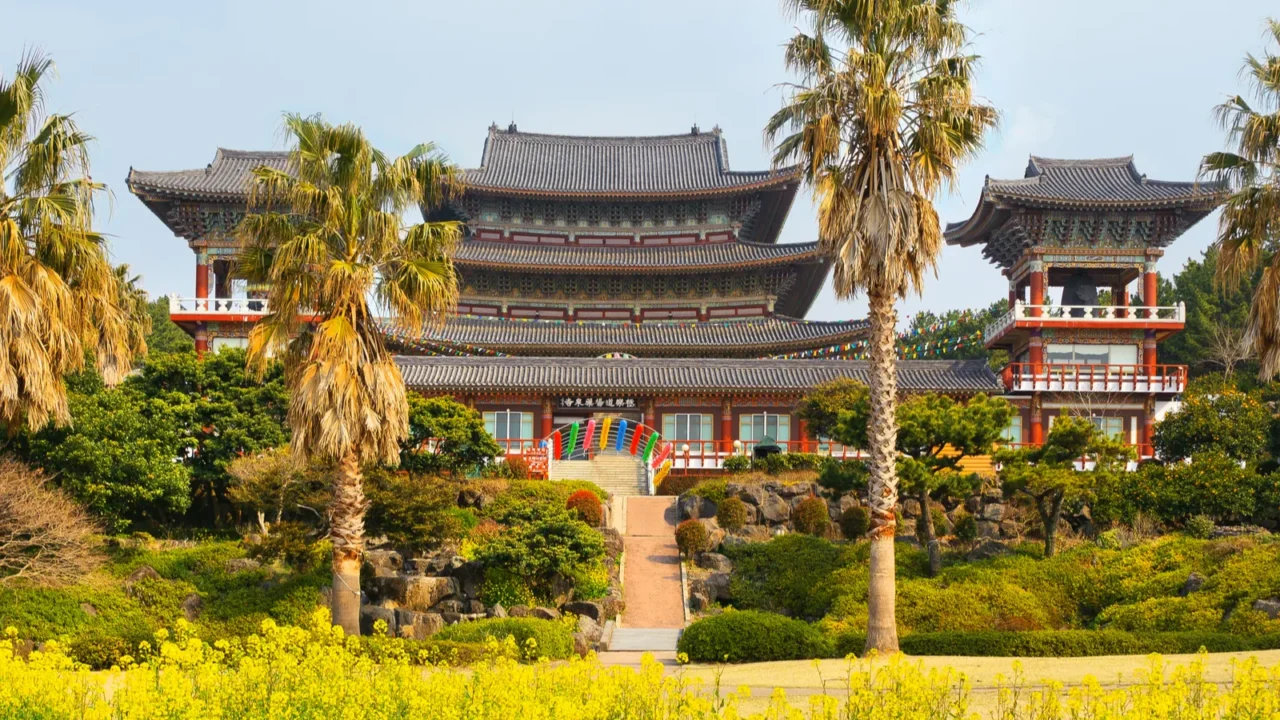yakcheonsa buddhist temple jeju island