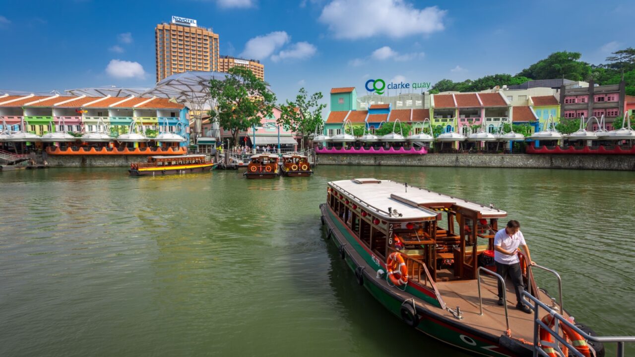 17th March 2017 Singapore : excursion cruise for tourist sightseeing in Clark Quay area in Singapore