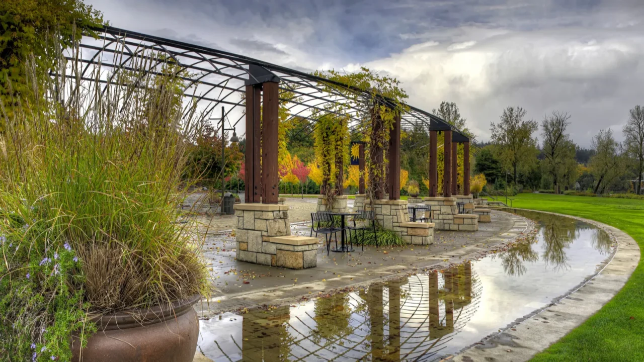 garden park in the fall season