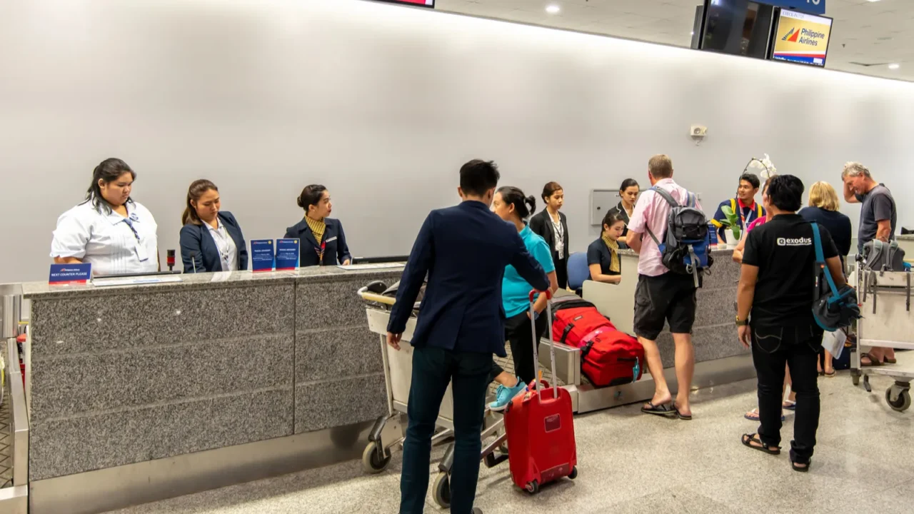 nov 23 2018 people check in in at the puerto