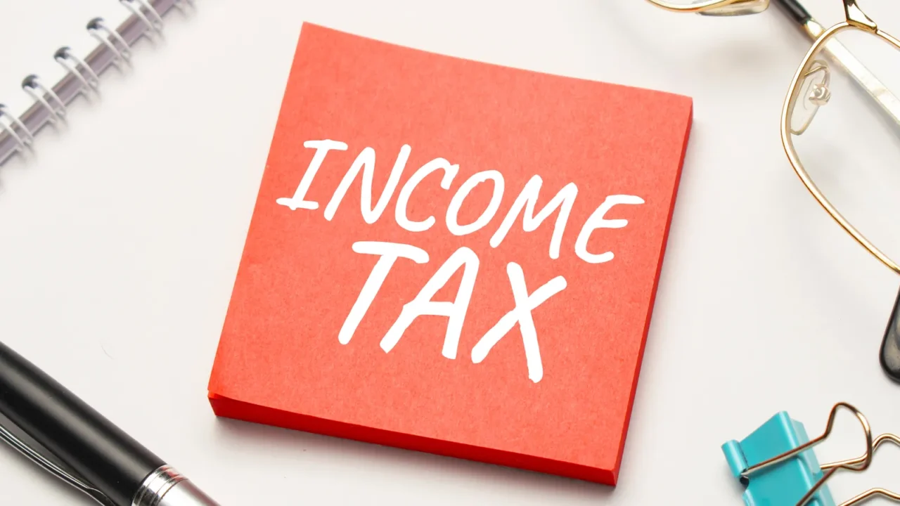 on the desktop there are reports notepads a calculator a