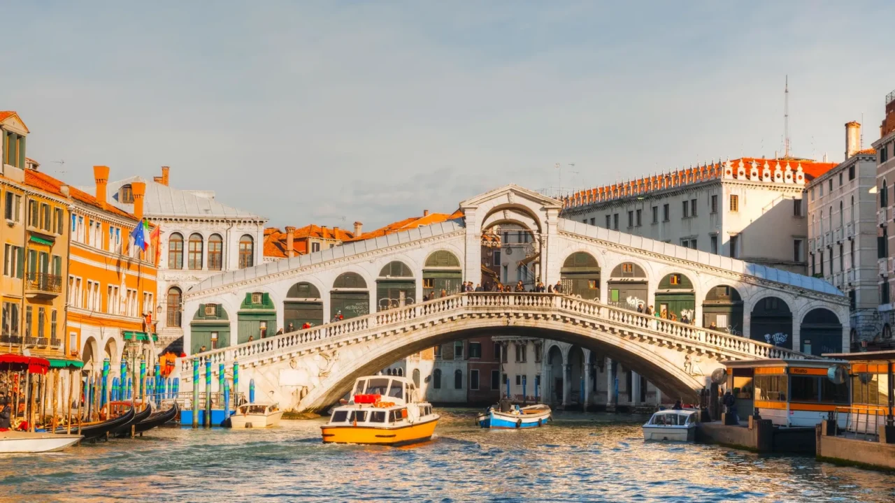 rialto bridge ponte di rialto on a sunny day