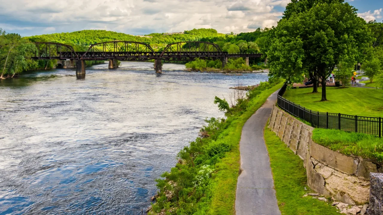 the delaware river in easton pennsylvania