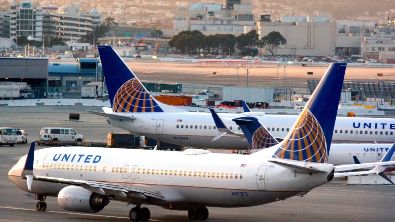 united airlines planes in san francisco international airport