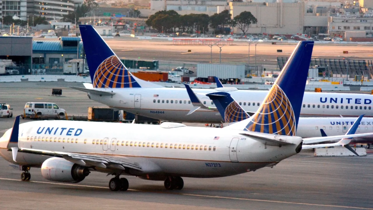 united airlines planes in san francisco international airport