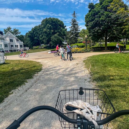 12 romantic places on Mackinac Island for a car-free Valentine escape