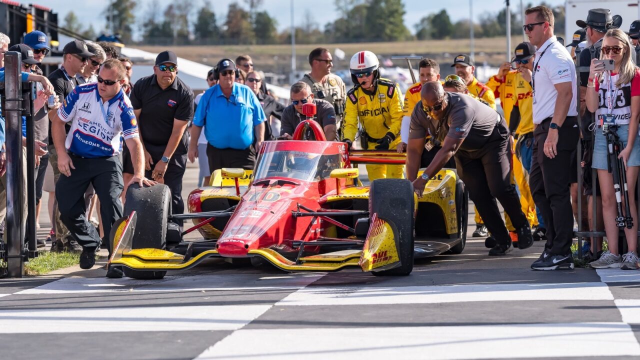 Sep 15, 2024-Lebanon, TN; ALEX PALOU (10) (ESP) of Barcelona, Spain pulls into Victory Lane after winning the Astor Cup and becomes the 2024 NTT INDYCAR Series Champion at the Nashville Superspeedway