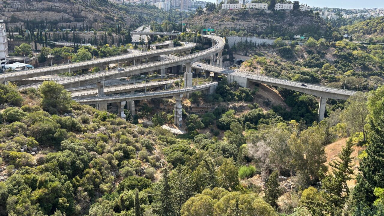 A beautiful photo of mout carmel transportation infrastructure