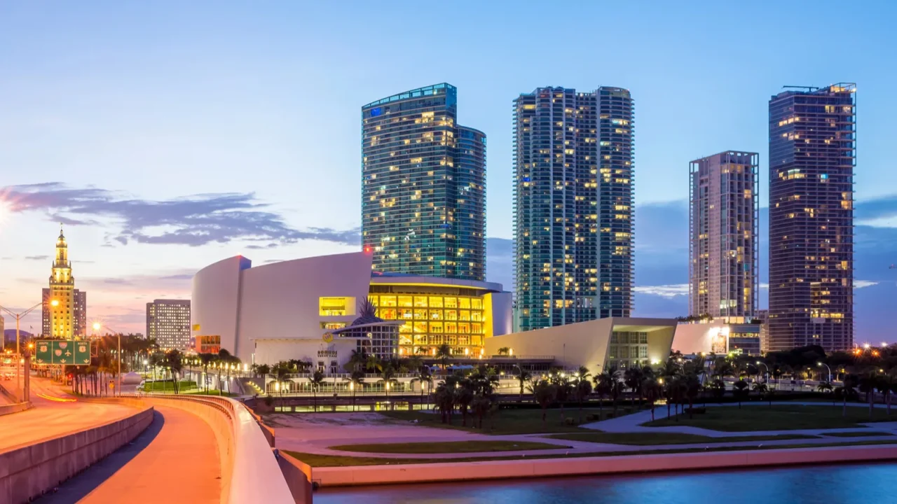 american airlines arena at night