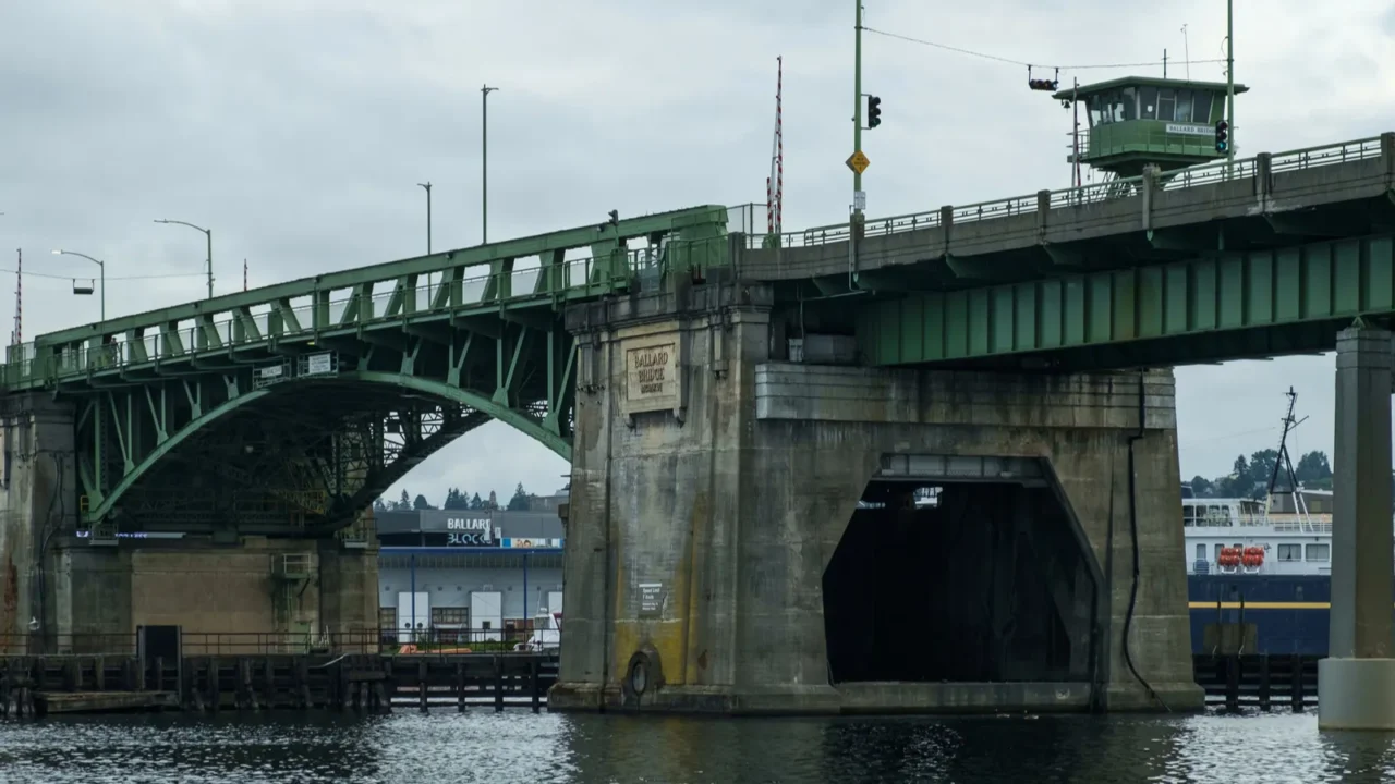 ballard bridge closed position