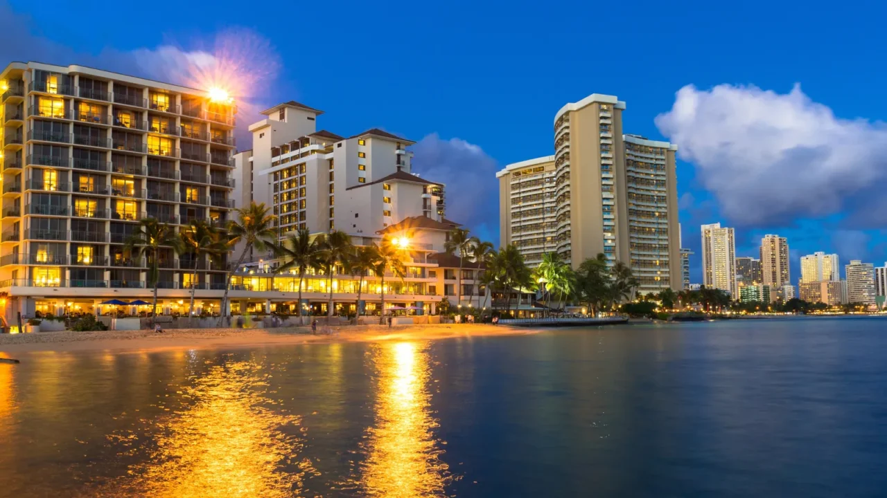beachfront hotels on waikiki beach in hawaii at night