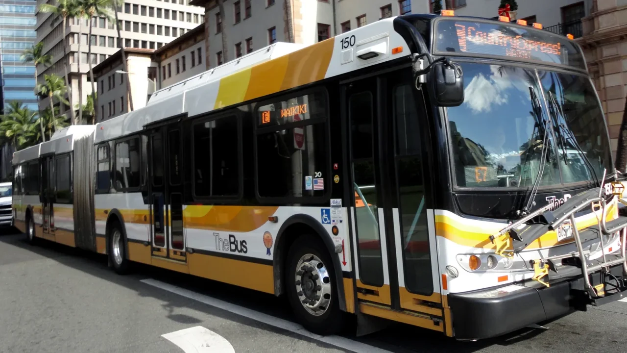 honolulu city bus the country express on busy bishop street