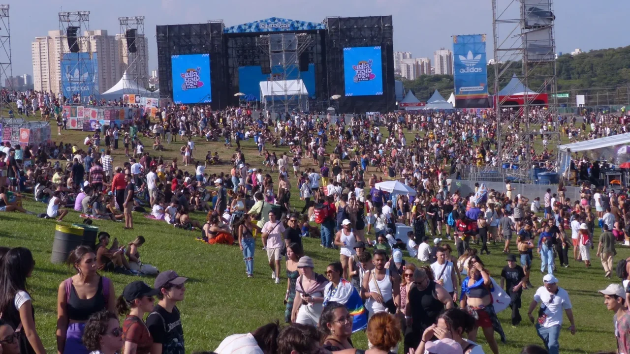 lollapalooza 2023 musical show in brazil march 24 2023 sao