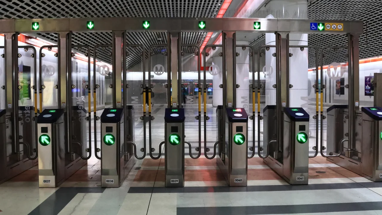 los angeles california  november 21 2025 new turnstile faregates