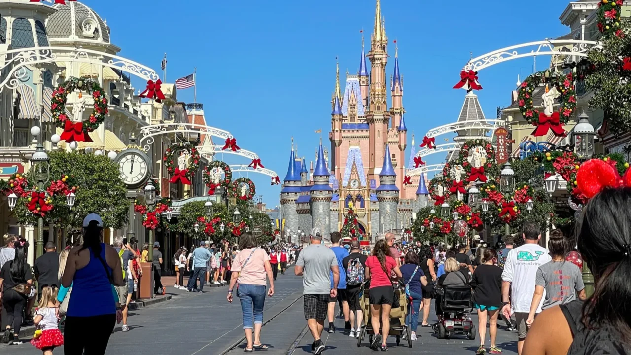 orlando fl usa november 25 2020 people walking