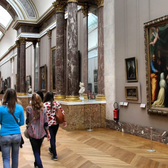 What Paris’s museum reservation push means for first-time visitors